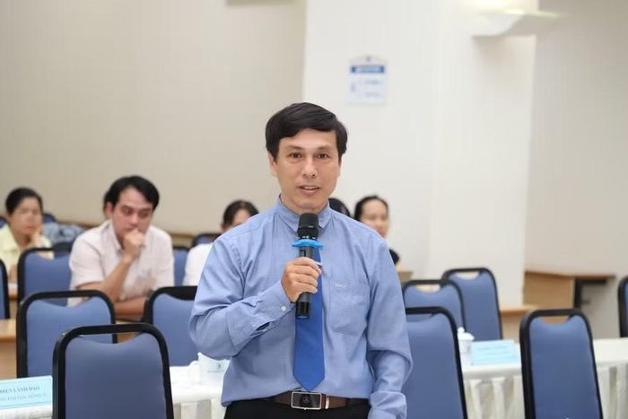  TS Huỳnh Minh Sơn, Ban Công tác sinh viên, Quan hệ doanh nghiệp và Truyền thông - Cơ quan Đại học Đà Nẵng góp ý dự thảo. 