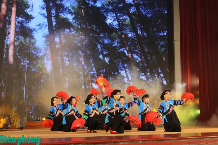 Nhiều bài hát, điệu múa của dân tộc Bố Y đã được gìn giữ nhờ những nỗ lực không biết mệt mỏi của những người như Nghệ nhân ưu tú Lồ Lài Sửu. Ảnh: Bích Nguyên