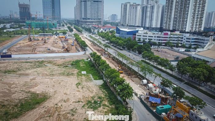 Hiện tuyến cống dưới đường Võ Chí Công đã thông dòng, nhà thầu đang tập trung phun rửa mặt đường để rải thảm nhựa và trồng cây xanh. Nếu điều kiện thời tiết thuận lợi, dự kiến toàn bộ dự án sẽ hoàn thành trước ngày 30/6.