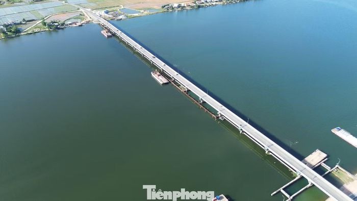  Theo thiết kế, dự án sẽ gia cố, chống thấm thân đập; thay mới 6 cửa van, sửa chữa và đại tu 9 cửa van còn lại; nâng cấp hệ thống vận hành, bổ sung các xi lanh thủy lực và thiết bị điều khiển. Ngoài ra, các hạng mục như âu thuyền, nhà quản lý vận hành và hệ thống điều khiển trung tâm cũng được sửa chữa, nâng cấp đồng bộ. 