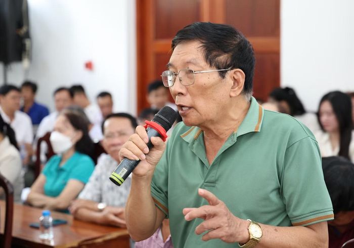 Cử tri kiến nghị nhiều vấn đề trên địa bàn về quy hoạch treo, an toàn vệ sinh thực phẩm...