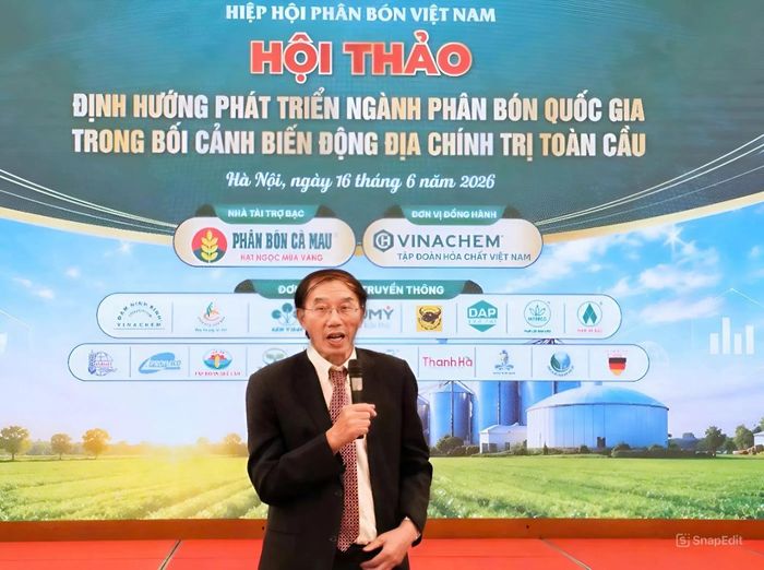 TS. Phùng Hà - Chủ tịch Hiệp hội Phân bón Việt Nam phát biểu khai mạc hội thảo.