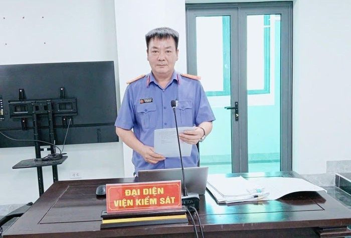 Đại diện VKSND tỉnh Hà Tĩnh tại phiên xử.
