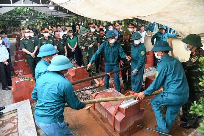 Tỉnh Thái Nguyên thực hiện “Chiến dịch 500 ngày đêm”, Ban Chỉ đạo 515 qua rà soát hơn 5.100 phần mộ, xác định 941 phần mộ cần lấy mẫu giám định ADN. (Ảnh Thiều Chung)