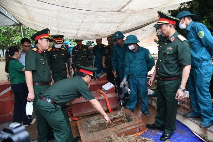 Quá trình lấy mẫu, bàn giao và số hóa thông tin được tổ chức chặt chẽ, khoa học, bảo đảm chính xác, khách quan. (Ảnh: Thiều Chung)