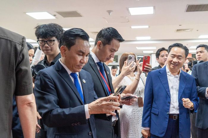 Các đại biểu tìm hiểu, tương tác nền tảng TBSG Business Hub