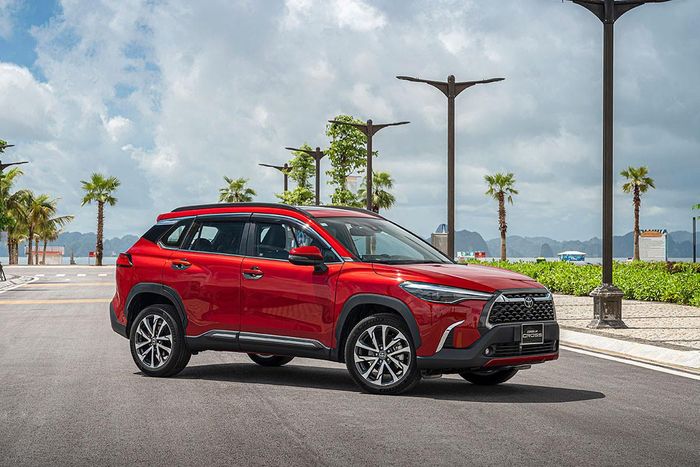 Khách hàng giờ đây sẵn sàng chuyển hướng sang Corolla Cross hay Yaris Cross thay vì trung thành với Altis. Ảnh: Ngô Minh 