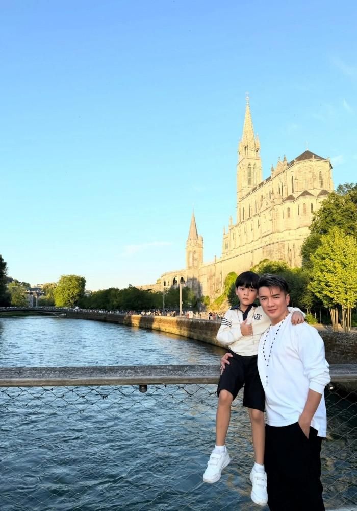 Con trai Đàm Vĩnh Hưng - bé Polo Huỳnh, 7 tuổi được nhận xét trông như "bản sao" của bố.