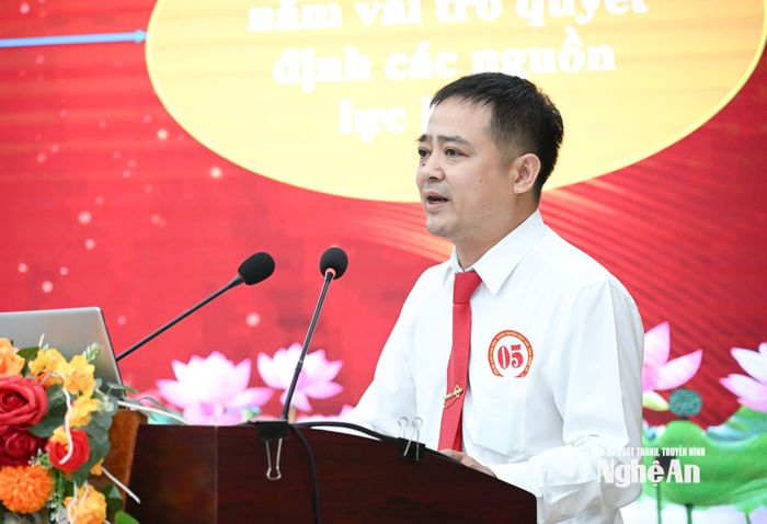 Báo cáo viên xã Tam Thái trình bày bài dự thi. Ảnh: Thành Cường
