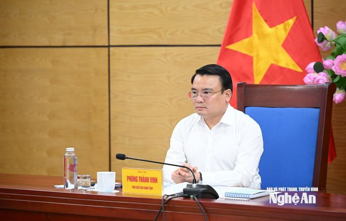 Đồng chí Phùng Thành Vinh - Ủy viên Ban Chấp hành Đảng bộ tỉnh, Phó Chủ tịch UBND tỉnh chủ trì tại điểm cầu Nghệ An. Ảnh: Thành Cường