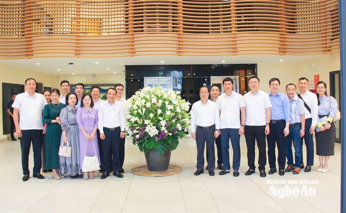 Các đại biểu chụp ảnh lưu niệm. Ảnh: Mai Hoa