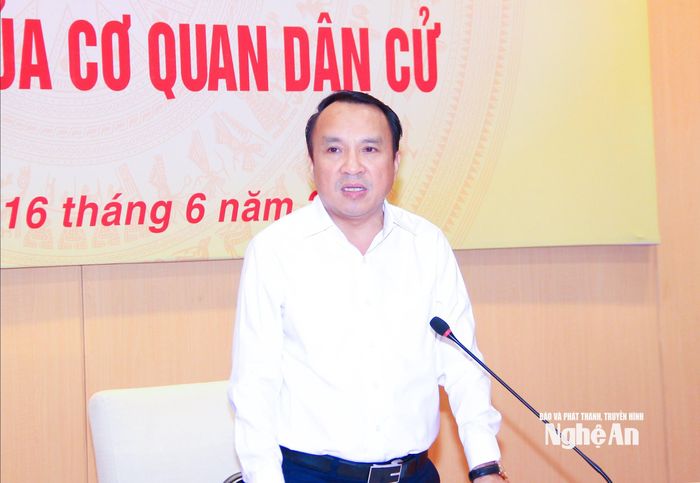 Đồng chí Dương Đình Chỉnh - Ủy viên Ban Thường vụ Tỉnh ủy, Phó Chủ tịch Thường trực HĐND tỉnh phát biểu tại cuộc làm việc. Ảnh: Mai Hoa