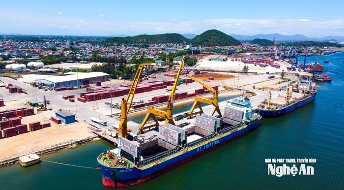 Quang cảnh Cảng Cửa Lò. Ảnh: Thành Cường