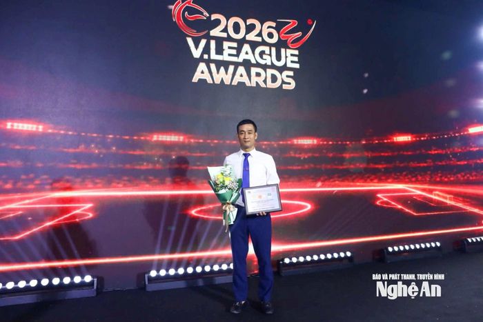 Trợ lý trọng tài FIFA Trần Duy Khánh. Ảnh: NVCC