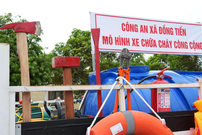 Không chỉ phục vụ công tác chữa cháy, phương tiện còn được trang bị máy cưa, dụng cụ tháo dỡ và nhiều thiết bị chuyên dụng phục vụ công tác cứu nạn, cứu hộ.