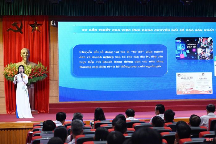 Phần thi của đồng chí Nguyễn Mỹ Liên - Phó Chủ tịch Ủy ban MTTQ, Bí thư Đoàn xã Kỳ Anh, Đảng bộ xã Kỳ Anh.
