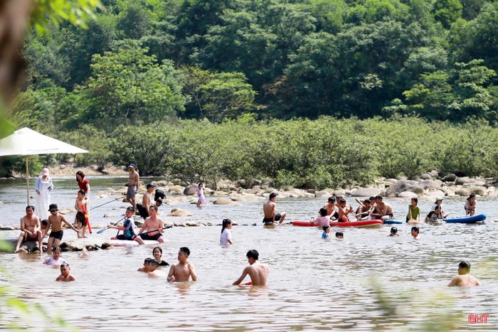 Dọc suối Rào Àn được định hướng thành khu du lịch cộng đồng, tạo sự liên kết giữa các hộ kinh doanh để cùng phát triển.