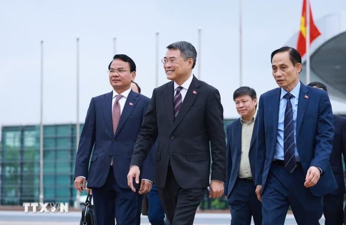 Thủ tướng Lê Minh Hưng rời Hà Nội sang tham dự Hội nghị Cấp cao Kỷ niệm 35 năm quan hệ ASEAN-Nga tại Kazan. (Ảnh: Dương Giang/TTXVN)