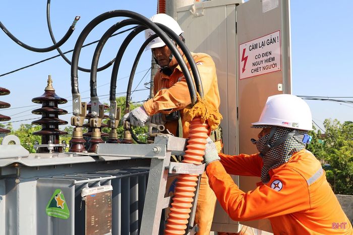 Ngành chuyên môn nỗ lực các giải pháp đảm bảo cấp điện an toàn, ổn định.