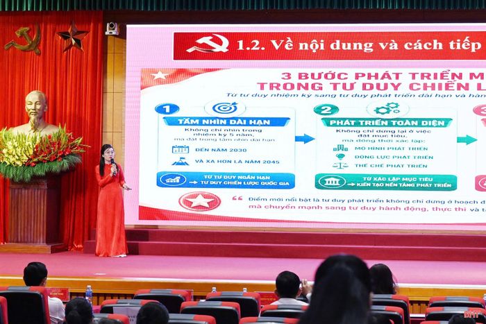 Phần thi thuyết trình của thí sinh Văn Thị Mỹ Hạnh - Đảng bộ xã Cẩm Lạc.