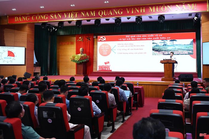 Phần thi thuyết trình của thí sinh Đinh Hữu Cảnh - Đảng bộ xã Hương Đô.