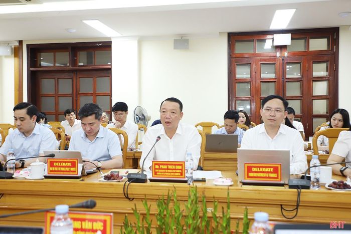 Chủ tịch UBND tỉnh Phan Thiên Định và lãnh đạo các sở, ngành tiếp và làm việc với đoàn công tác.