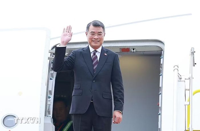 Thủ tướng Lê Minh Hưng rời Hà Nội sang tham dự Hội nghị Cấp cao Kỷ niệm 35 năm quan hệ ASEAN-Nga tại Kazan. (Ảnh: Dương Giang/TTXVN)