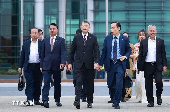 Thủ tướng Lê Minh Hưng rời Hà Nội sang tham dự Hội nghị Cấp cao Kỷ niệm 35 năm quan hệ ASEAN-Nga tại Kazan. (Ảnh: Dương Giang/TTXVN)