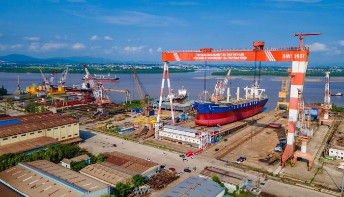 Công nghiệp đóng tàu đã trở thành một cấu phần chiến lược trong cạnh tranh công nghiệp, an ninh chuỗi cung ứng logistics. (Ảnh: PV/Vietnam+)