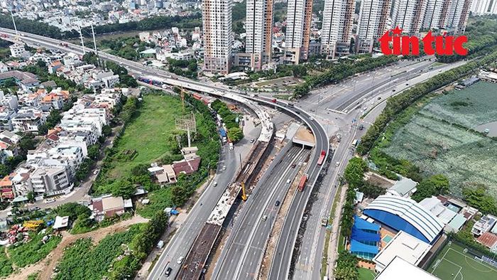 Song song với nhánh cầu N4 đang được thi công, nhánh cầu N3 - hướng lưu thông trực tiếp từ đại lộ Mai Chí Thọ rẽ trái sang đường Đồng Văn Cống đi cảng Cát Lái - đã được đưa vào khai thác trước đó, góp phần giảm áp lực giao thông tại khu vực nút giao An Phú.