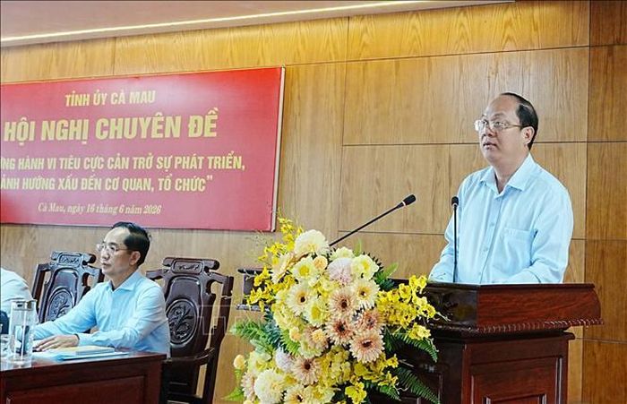 Ông Nguyễn Hồ Hải, Ủy viên trung ương Đảng, Bí thư Tỉnh ủy Cà Mau phát biểu chỉ đạo tại Hội nghị.