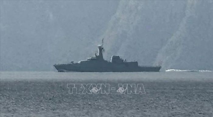 Tàu của hải quân tuần tra tại eo biển Hormuz ngày 1/3/2026. Ảnh: rnz.co.nz/TTXVN