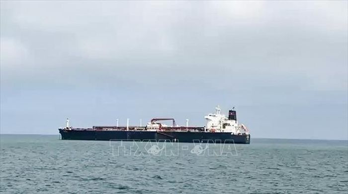 Tàu chở khí dầu mỏ hóa lỏng cập cảng ở Gujarat, Ấn Độ sau khi băng qua eo biển Hormuz, ngày 17/3/2026. Ảnh: ANI/TTXVN