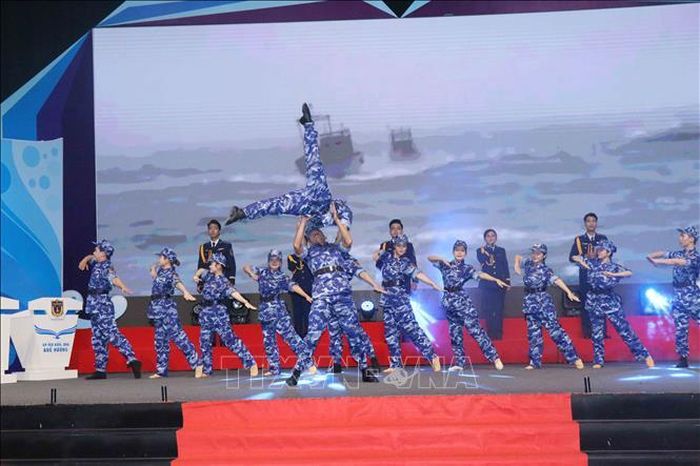 Các tiết mục văn nghệ chào mừng của cán bộ, chiến sĩ Vùng Cảnh sát biển 2.
