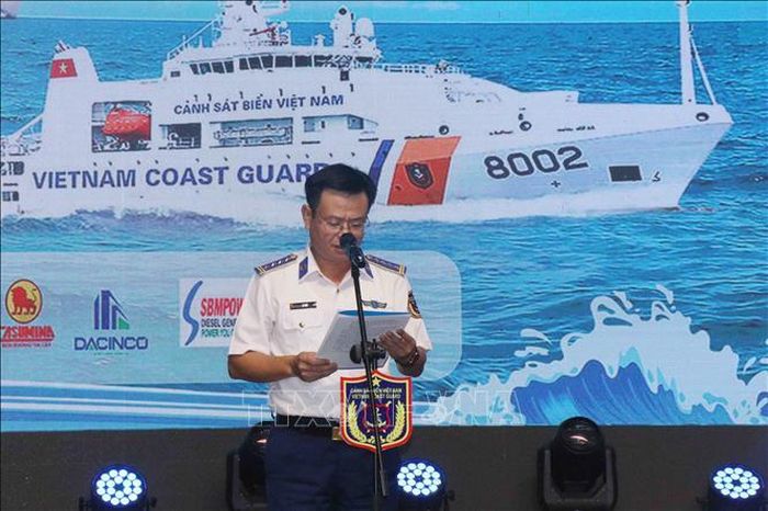 Đại tá Lê Huy, Chính ủy Bộ Tư lệnh Vùng Cảnh sát biển 2 phát biểu khai mạc hội thi.