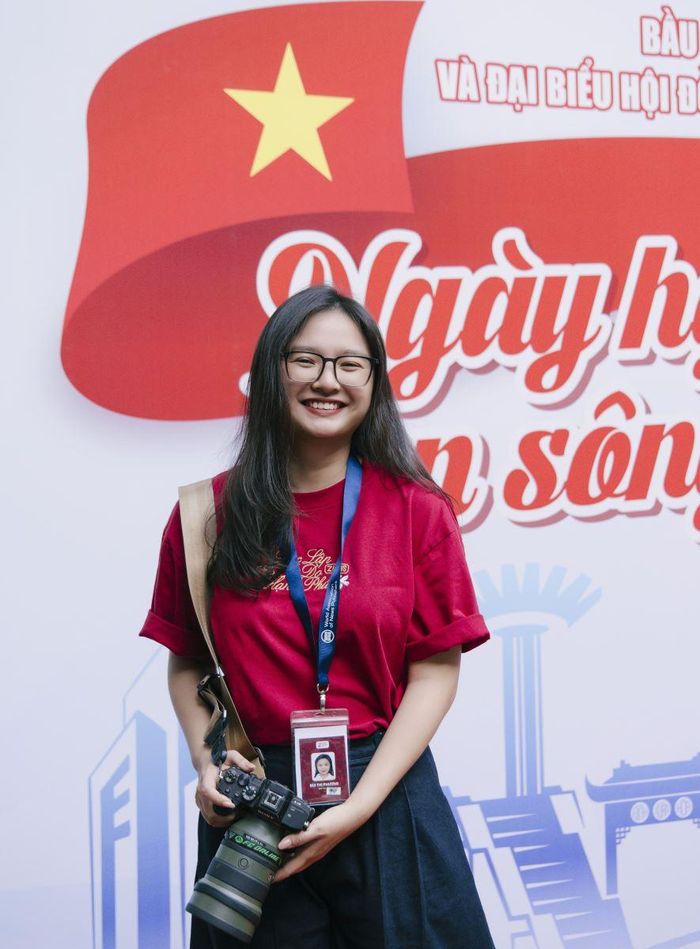 Đối với Phương Lâm, báo chí đã mang đến cho em cơ hội được sống với nhiều cuộc đời khác nhau, được trải nghiệm, được kể chuyện và lưu giữ những khoảnh khắc có ý nghĩa của cuộc sống bằng ngôn ngữ hình ảnh. Ảnh: nhân vật cung cấp.