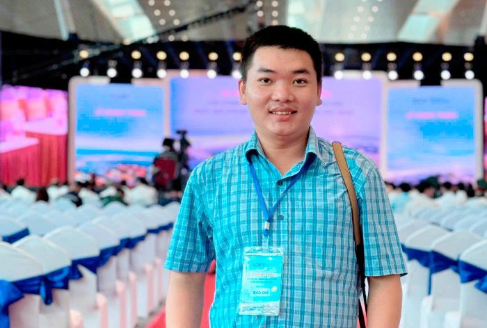 Phóng viên Nguyễn Hữu Huy cho rằng, bên cạnh kỹ năng viết báo truyền thống, phóng viên hiện nay cần biết chụp ảnh, quay phim, dựng video, khai thác dữ liệu và sử dụng các công cụ AI để nâng cao hiệu quả công việc. Ảnh: nhân vật cung cấp.