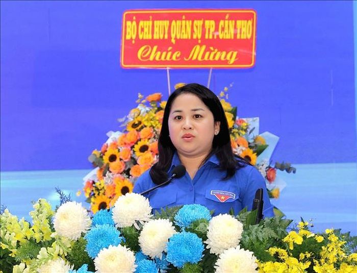 Chị Lư Thị Ngọc Anh, Bí thư Thành đoàn Cần Thơ, giao lưu tại sự kiện.