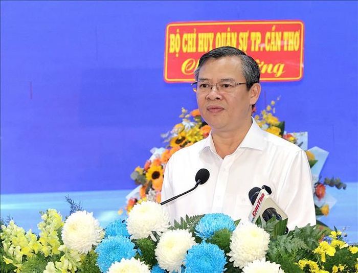 Ông Trương Cảnh Tuyên, Chủ tịch UBND thành phố Cần Thơ, giao lưu tại sự kiện.