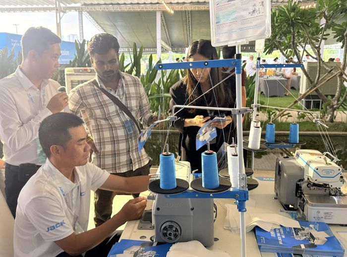 Hệ thống thiết bị tự động hóa và quản trị dữ liệu số được kỳ vọng giúp doanh nghiệp dệt may nâng cao năng suất, giảm chi phí sản xuất.