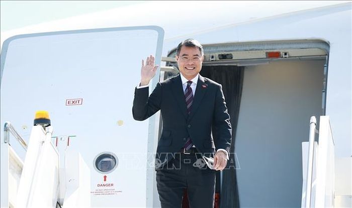 Thủ tướng Lê Minh Hưng đến sân bay Kazan bắt đầu chuyến tham dự Hội nghị Cấp cao Kỷ niệm 35 năm quan hệ ASEAN-Nga và hoạt động song phương tại Kazan, Cộng hòa Tatarstan (Liên bang Nga). Ảnh: Dương Giang/TTXVN