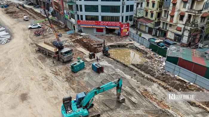 Tuyến đường này dự kiến được đưa vào khai thác trong quý IV/2026. Sau khi hoàn thành khép kín toàn tuyến, dự án Vành đai 2,5 sẽ đóng vai trò quan trọng trong việc giảm ùn tắc giao thông nội đô, chia sẻ áp lực với các tuyến Vành đai 2 và Vành đai 3.