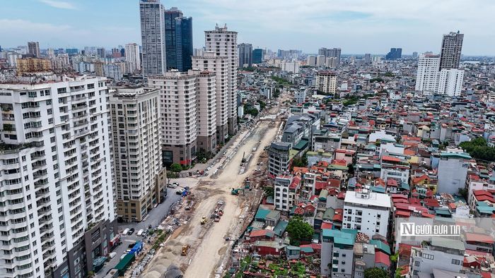 Nhìn từ trên cao, đường này hiện đã cơ bản hoàn thành công tác giải phóng mặt bằng và đang dần thành hình.