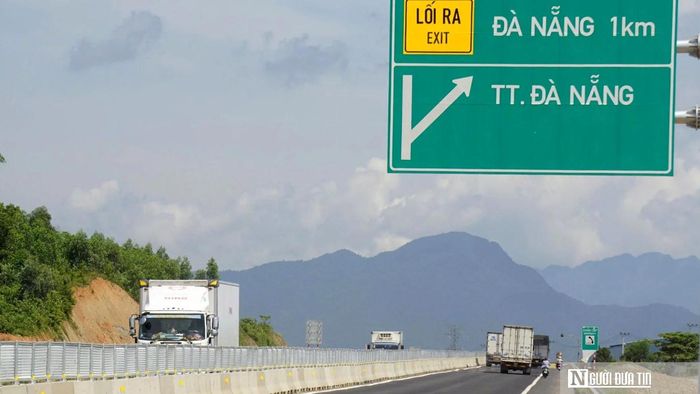 Sau gần một năm thông xe kỹ thuật, cao tốc Hòa Liên - Túy Loan vẫn đang hoàn tất các thủ tục liên quan đến tái định cư và giải phóng mặt bằng.