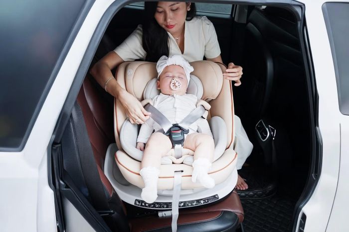 Ghế trẻ em cần được lựa chọn phù hợp với độ tuổi, chiều cao và cân nặng của trẻ để phát huy hiệu quả bảo vệ khi xảy ra va chạm. Ảnh: Chilux.