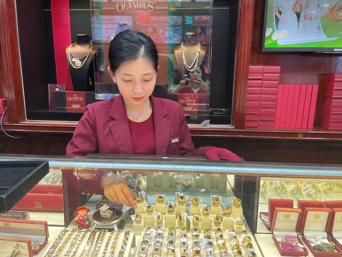 Cập nhật mới nhất giá vàng hôm nay 16/6. Ảnh Đỗ Huyền - Bnews/TTXVN