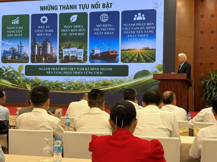 Tiến sĩ Nguyễn Trí Ngọc, Phó Chủ tịch kiêm Tổng Thư ký Hiệp hội Phân bón Việt Nam phát biểu tại Hội thảo. Ảnh: Anh Nguyễn/Bnews/vnanet.vn