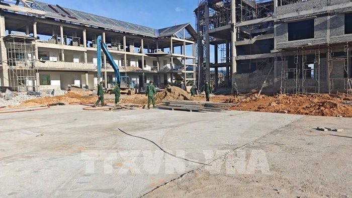 Công trường xây dựng Trường Phổ thông Dân tộc nội trú liên cấp Tiểu học và Trung học cơ sở xã A Lưới 4, thành phố Huế. Ảnh: Mai Trang- TTXVN
