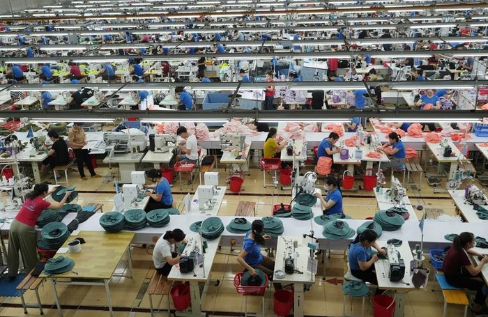 Dây chuyền sản xuất của Công ty TNG tại Khu công nghiệp Sông Công 1, tỉnh Thái Nguyên. Ảnh: TTXVN