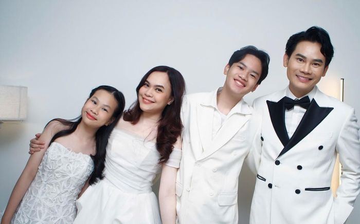 MC Hồng Phúc cùng vợ và các con